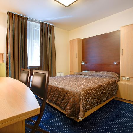 Hotel Terminus Montparnasse Paris Bagian luar foto