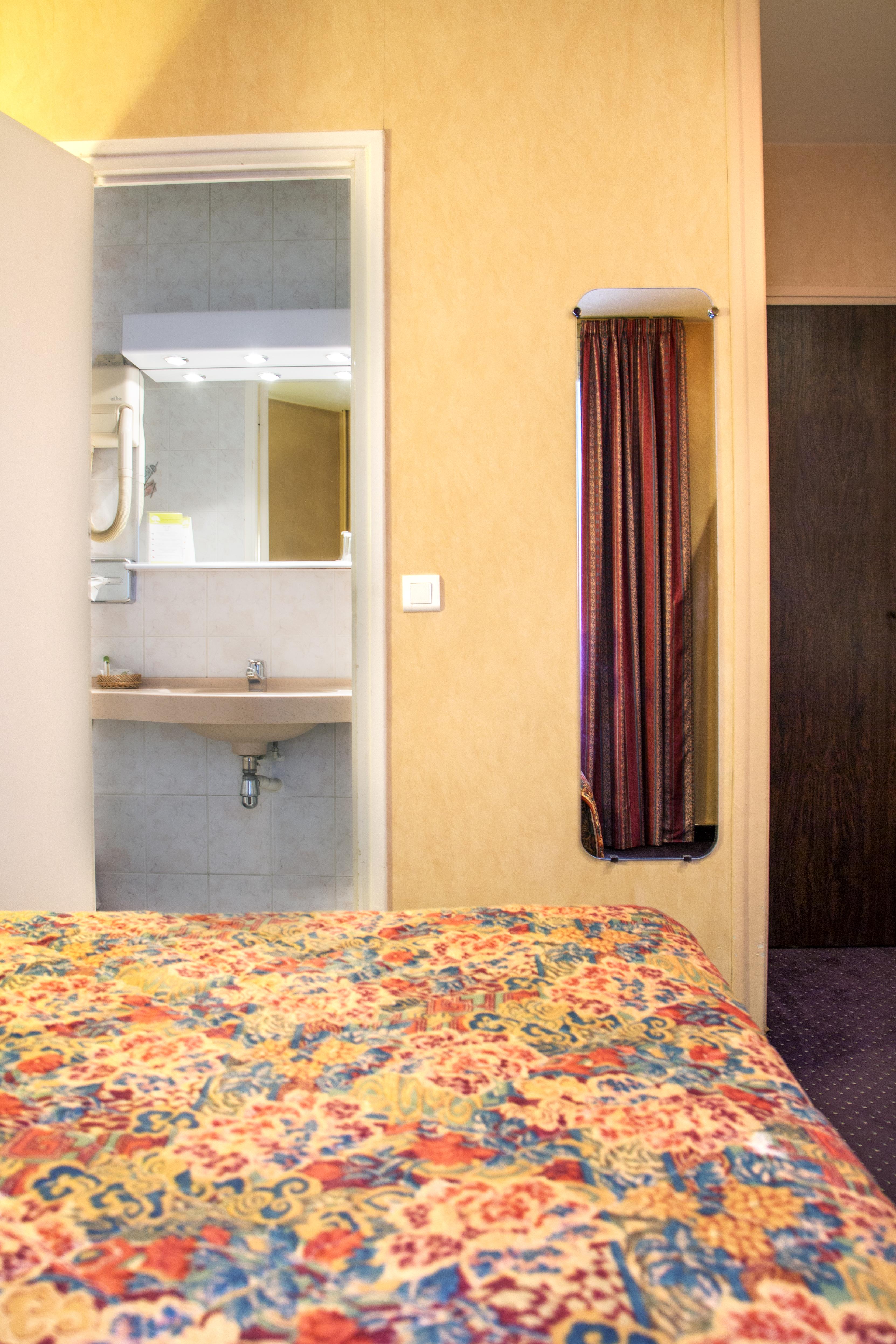 Hotel Terminus Montparnasse Paris Bagian luar foto