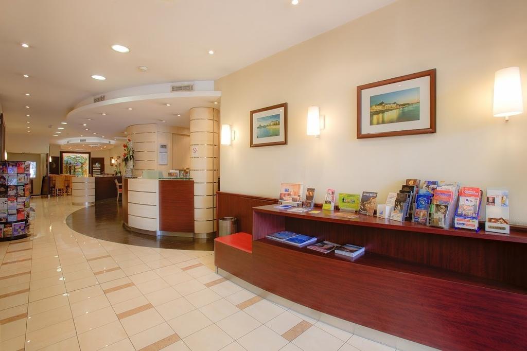 Hotel Terminus Montparnasse Paris Bagian luar foto