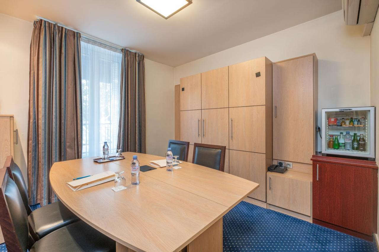 Hotel Terminus Montparnasse Paris Bagian luar foto