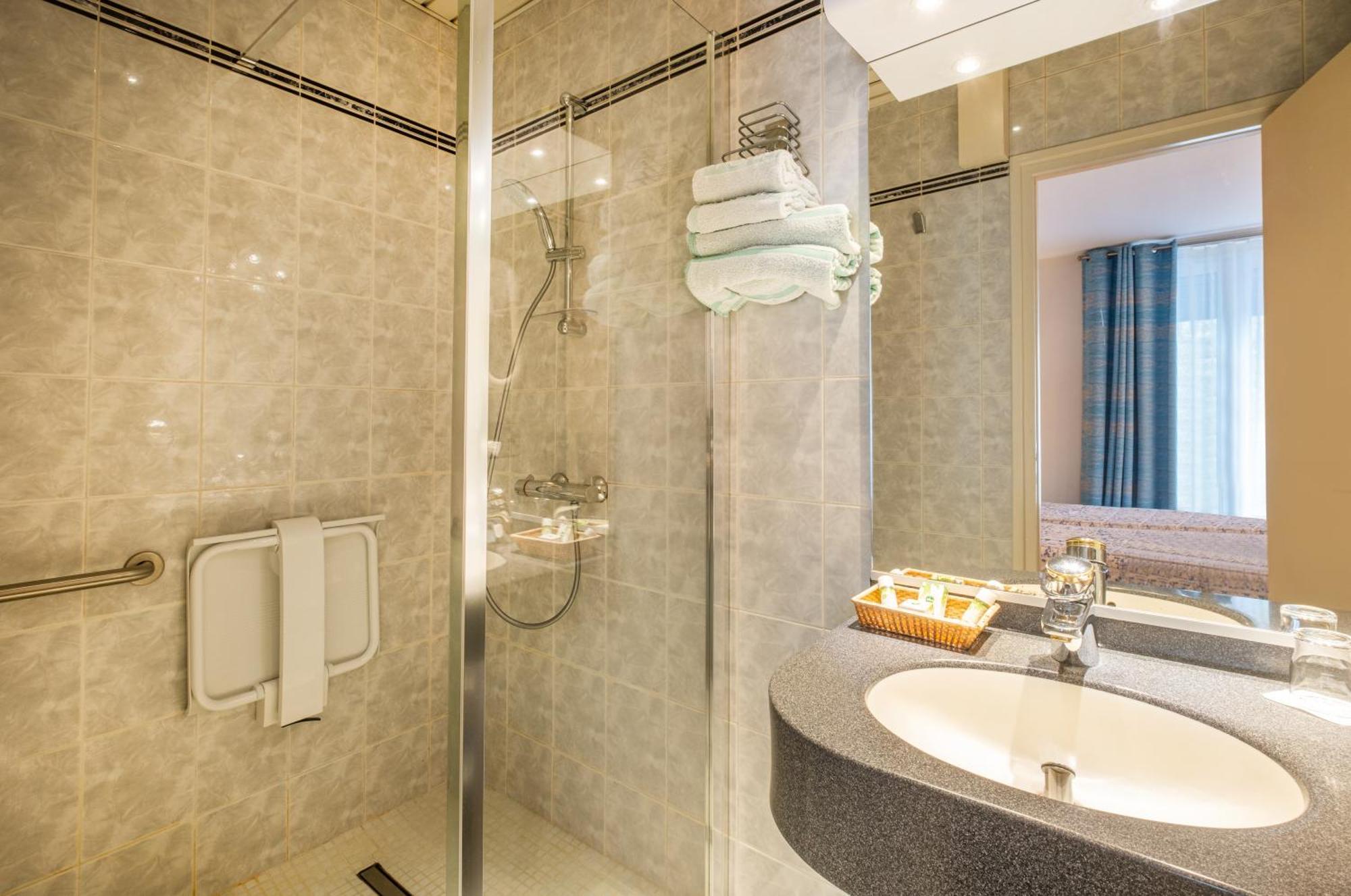 Hotel Terminus Montparnasse Paris Bagian luar foto