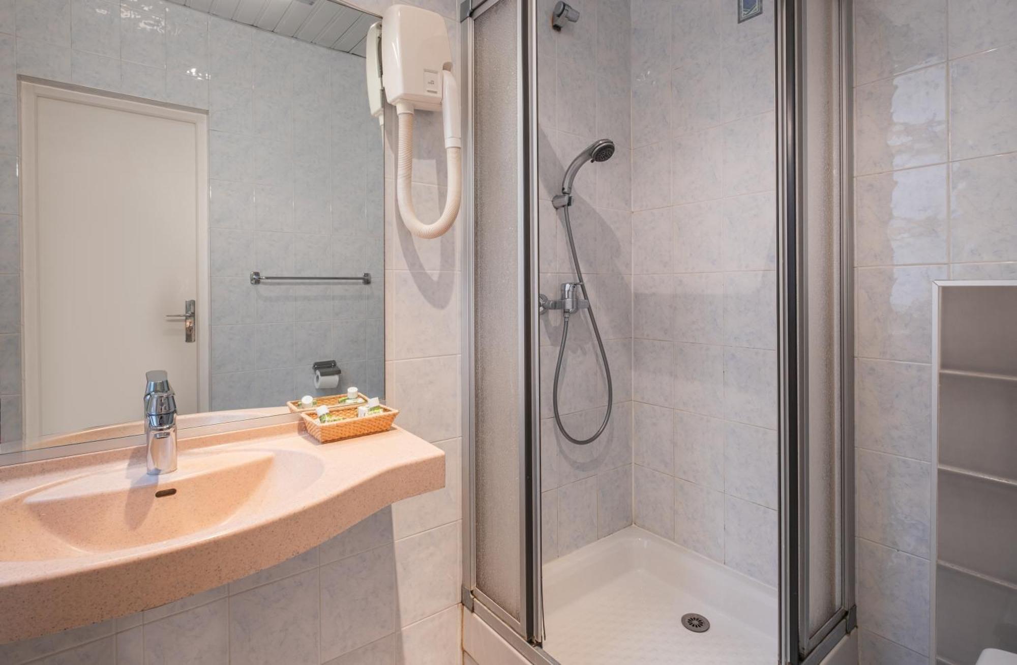 Hotel Terminus Montparnasse Paris Bagian luar foto