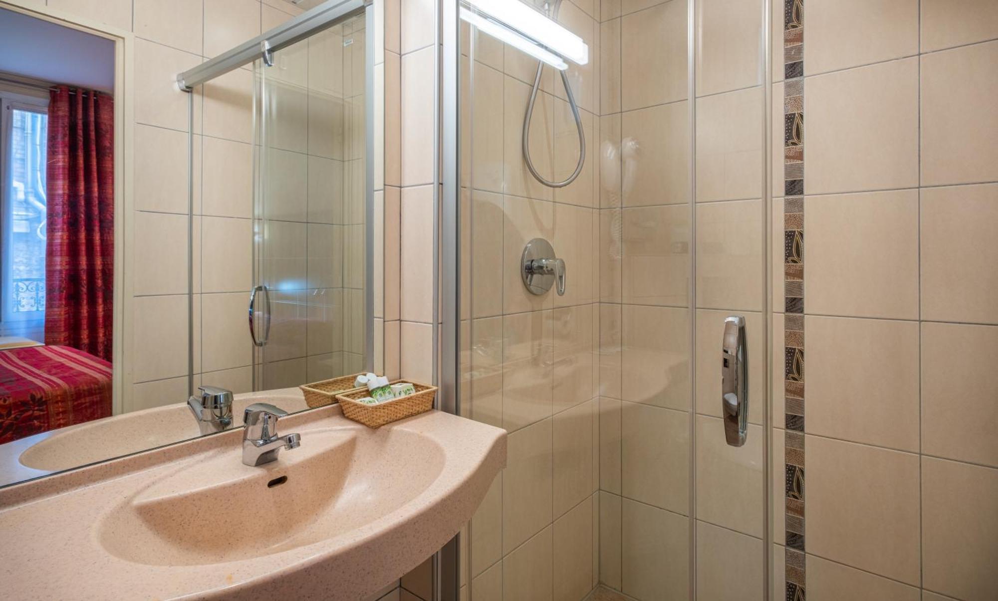 Hotel Terminus Montparnasse Paris Bagian luar foto