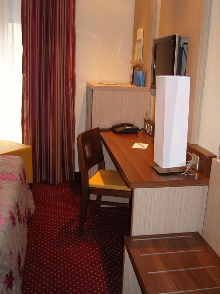 Hotel Terminus Montparnasse Paris Bagian luar foto