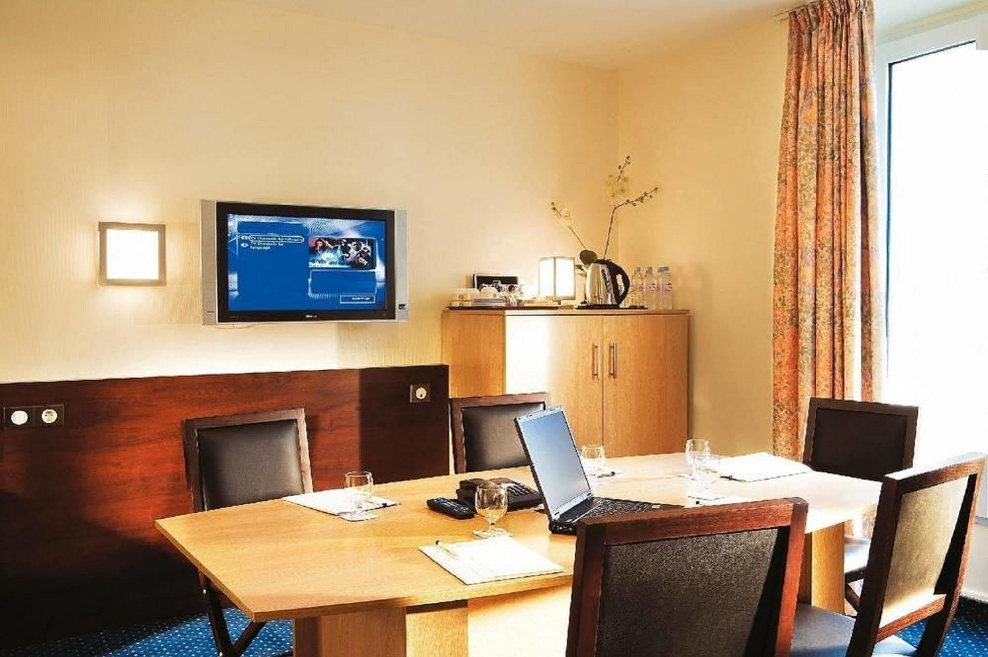 Hotel Terminus Montparnasse Paris Bagian luar foto